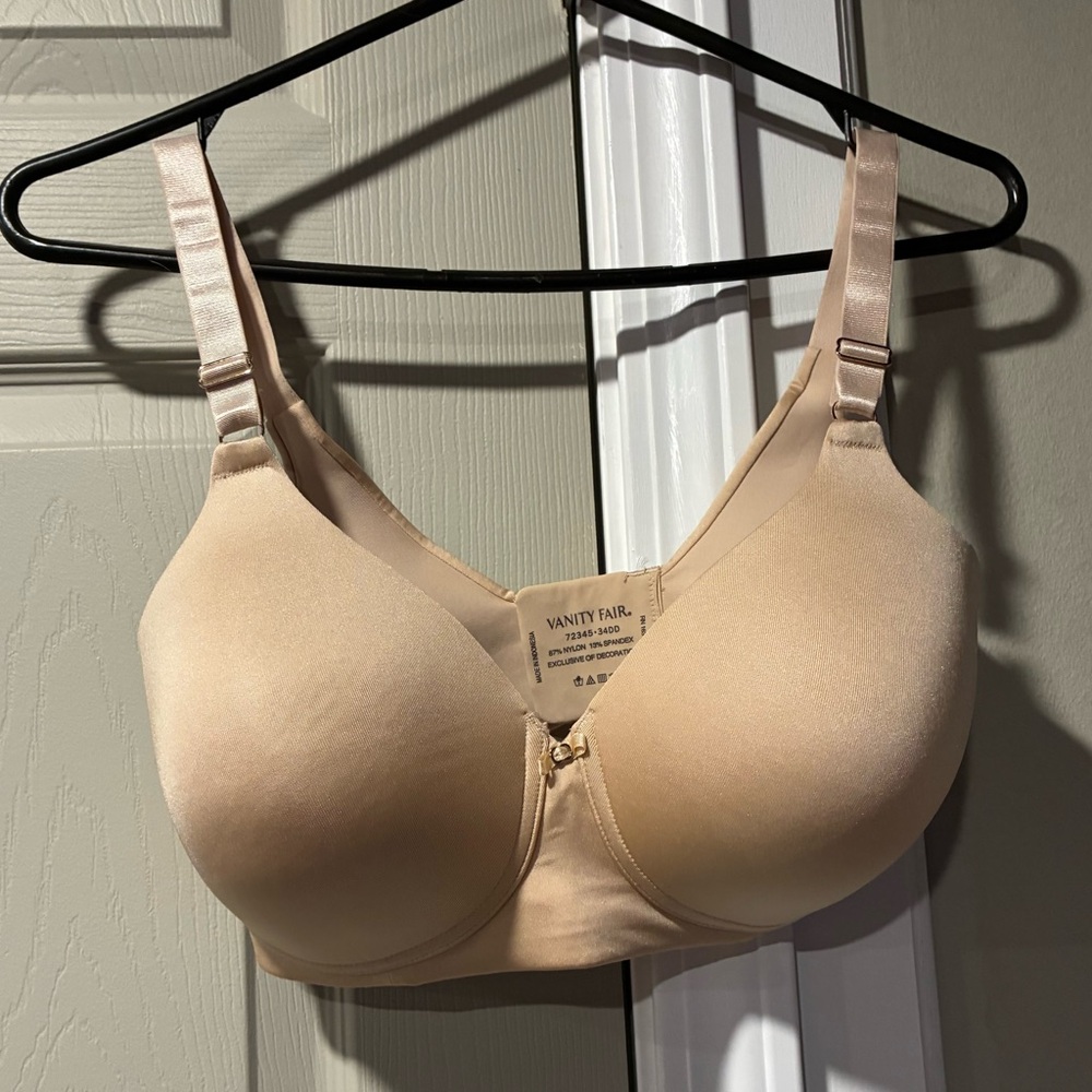 Vanity Fair Women's Tan and Bali Full Coverage Bras 34 DD. NWOT. Both for $20